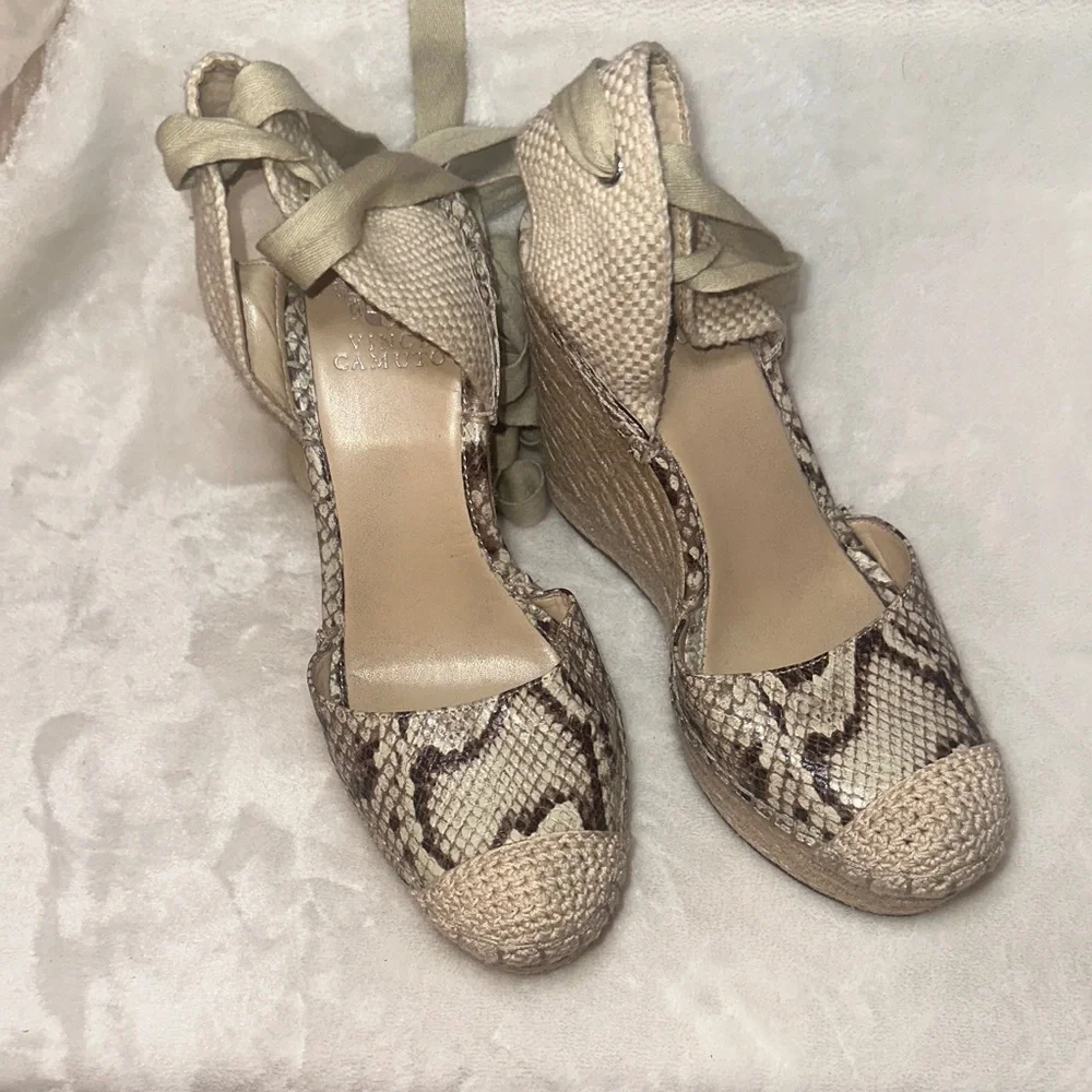 EUC Vince Vamuto Snakeskin Wedge Sandals